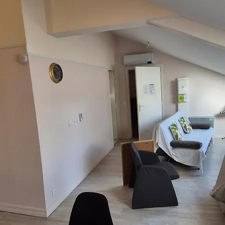 Spacieux Proche Centre, 2ᵉ Etage Sans Ascenseur, Without Lift