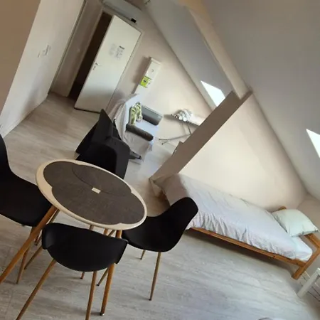 Spacieux Proche Centre, 2ᵉ Etage Sans Ascenseur, Without Lift Apartmán Épernay