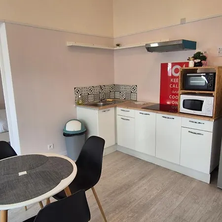 Spacieux Proche Centre, 2ᵉ Etage Sans Ascenseur, Without Lift Épernay