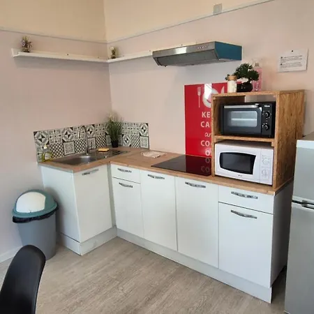 Spacieux Proche Centre, 2ᵉ Etage Sans Ascenseur, Without Lift * Épernay