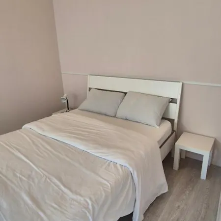 Apartmán Spacieux Proche Centre, 2ᵉ Etage Sans Ascenseur, Without Lift