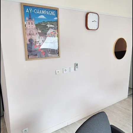 Apartmán Spacieux Proche Centre, 2ᵉ Etage Sans Ascenseur, Without Lift *