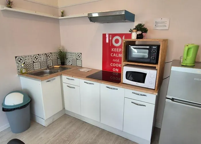 Appartement Spacieux Proche Centre, 2ᵉ Etage Sans Ascenseur, Without Lift *