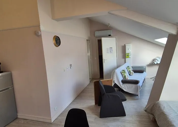 Spacieux Proche Centre, 2ᵉ Etage Sans Ascenseur, Without Lift