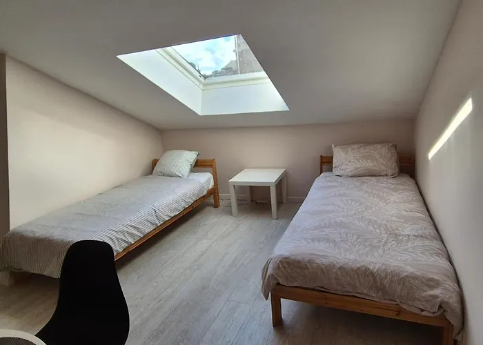 Appartement Spacieux Proche Centre, 2ᵉ Etage Sans Ascenseur, Without Lift *