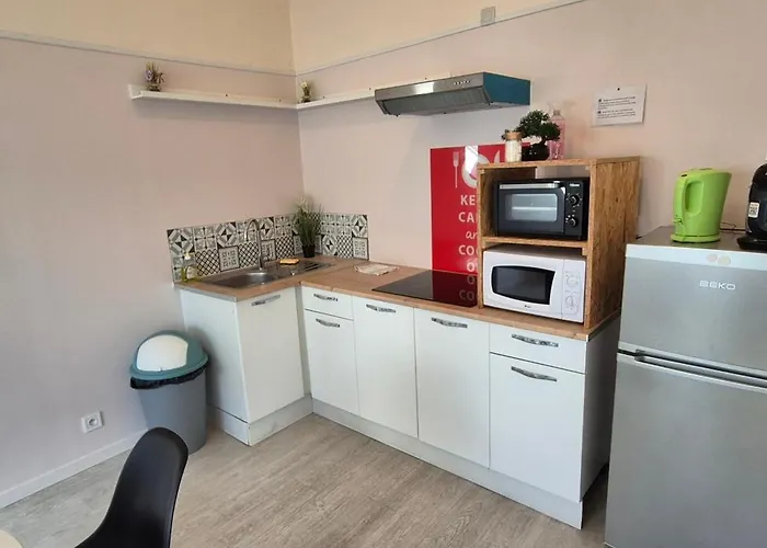 Spacieux Proche Centre, 2ᵉ Etage Sans Ascenseur, Without Lift * Épernay