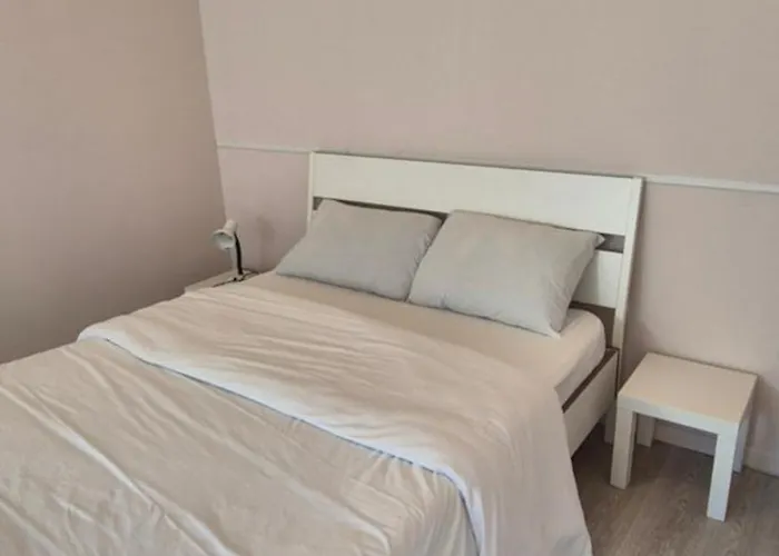 Appartement Spacieux Proche Centre, 2ᵉ Etage Sans Ascenseur, Without Lift